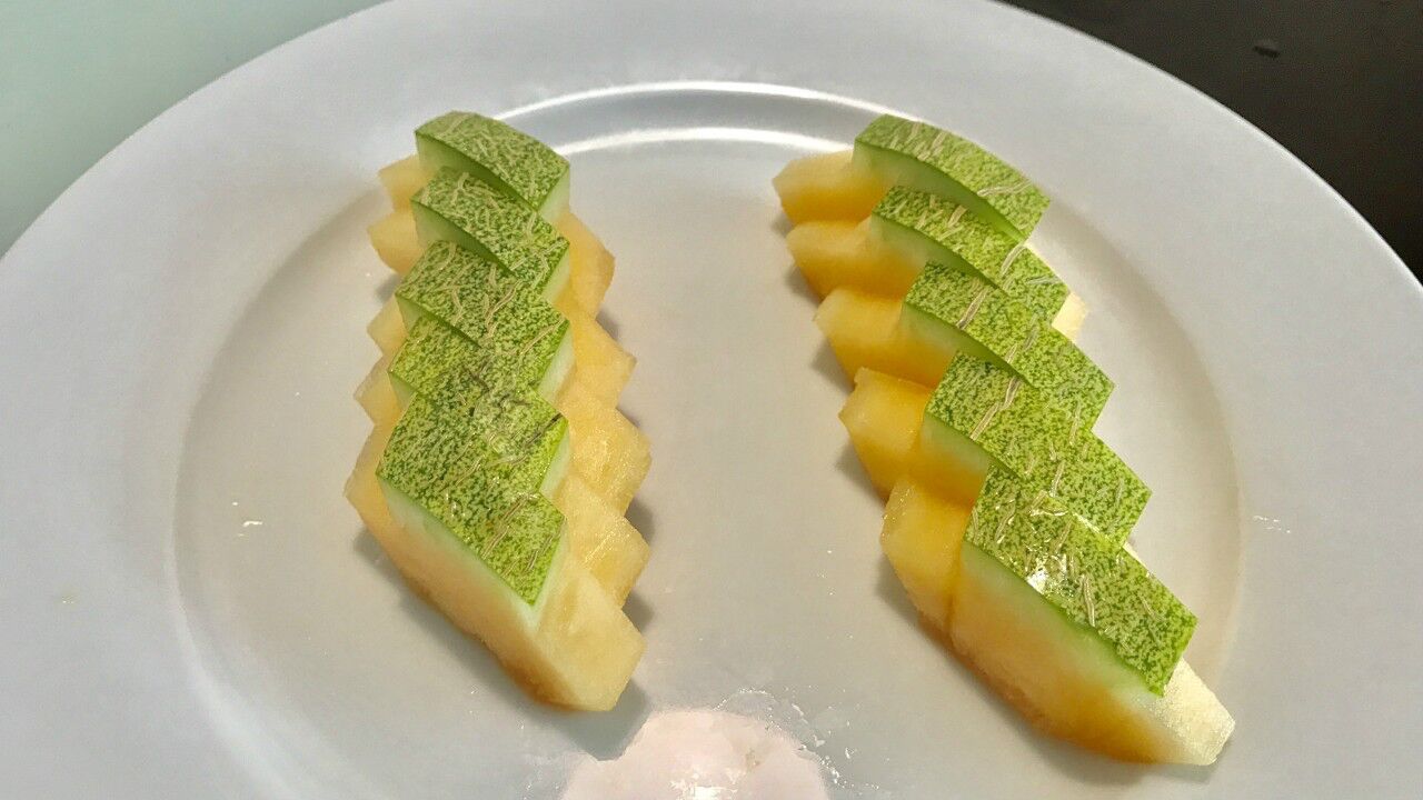 哈密瓜拼盘技巧,人人都能学会,超简单