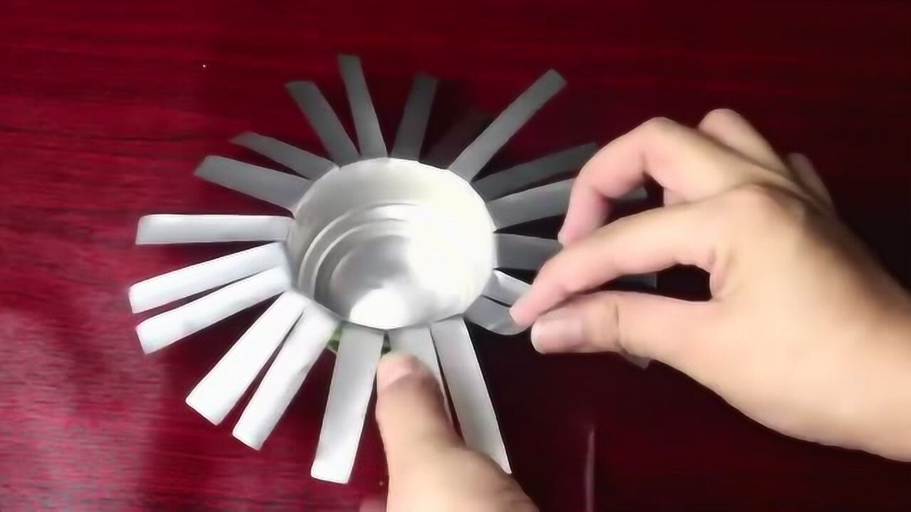 易拉罐自制烟灰缸,1小时做出10个,看一遍就能学会