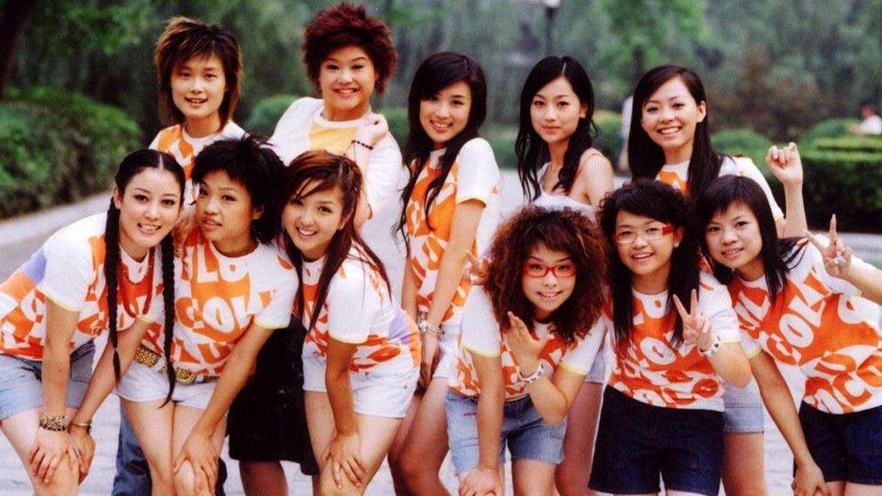 何洁李宇春2005年超级女声总决赛,现场歌曲串烧,嗨翻了!