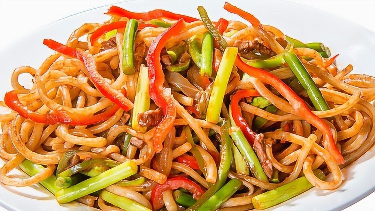 东北最著名小炒"笨豆芽炒粉", 一滴汤都没有,收藏起来慢慢学