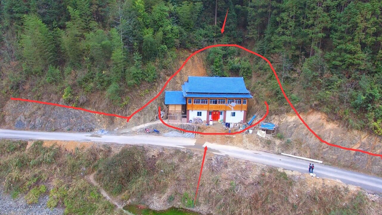 路边这房子左青龙右白虎前朱雀后玄武这才是真正的风水宝地