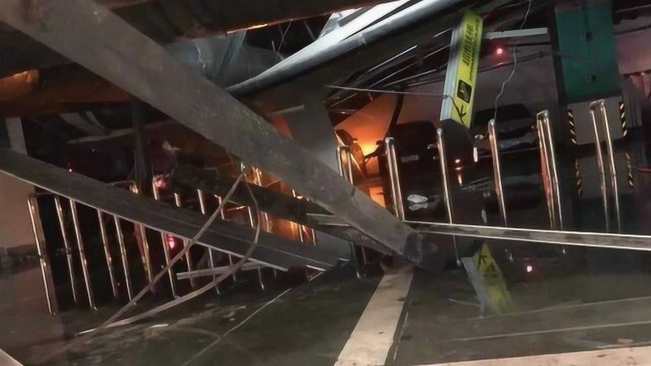 常熟万达广场地下停车场发生管道掉落