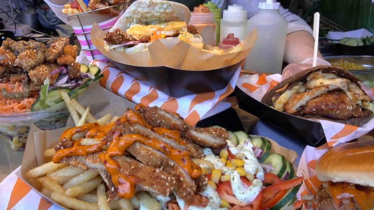 英国伦敦街头的炸鸡排与薯条美食