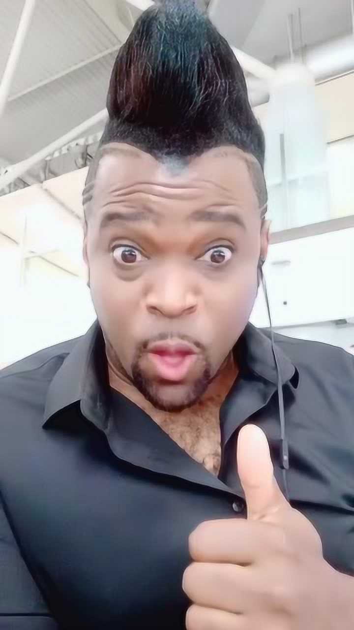 最近这视频火了,非洲小哥忍不住表演一段,笑死我了!