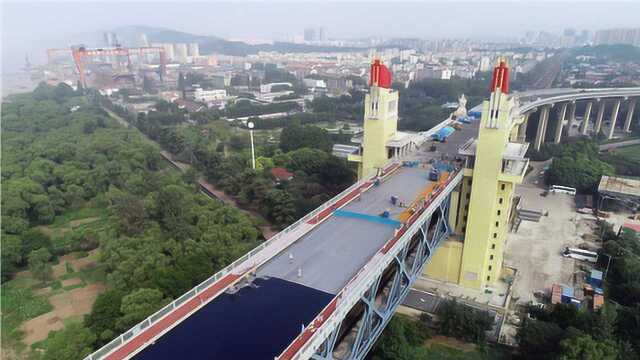 网络状况: 较好 好消息!南京长江大桥主桥开始摊铺沥青了