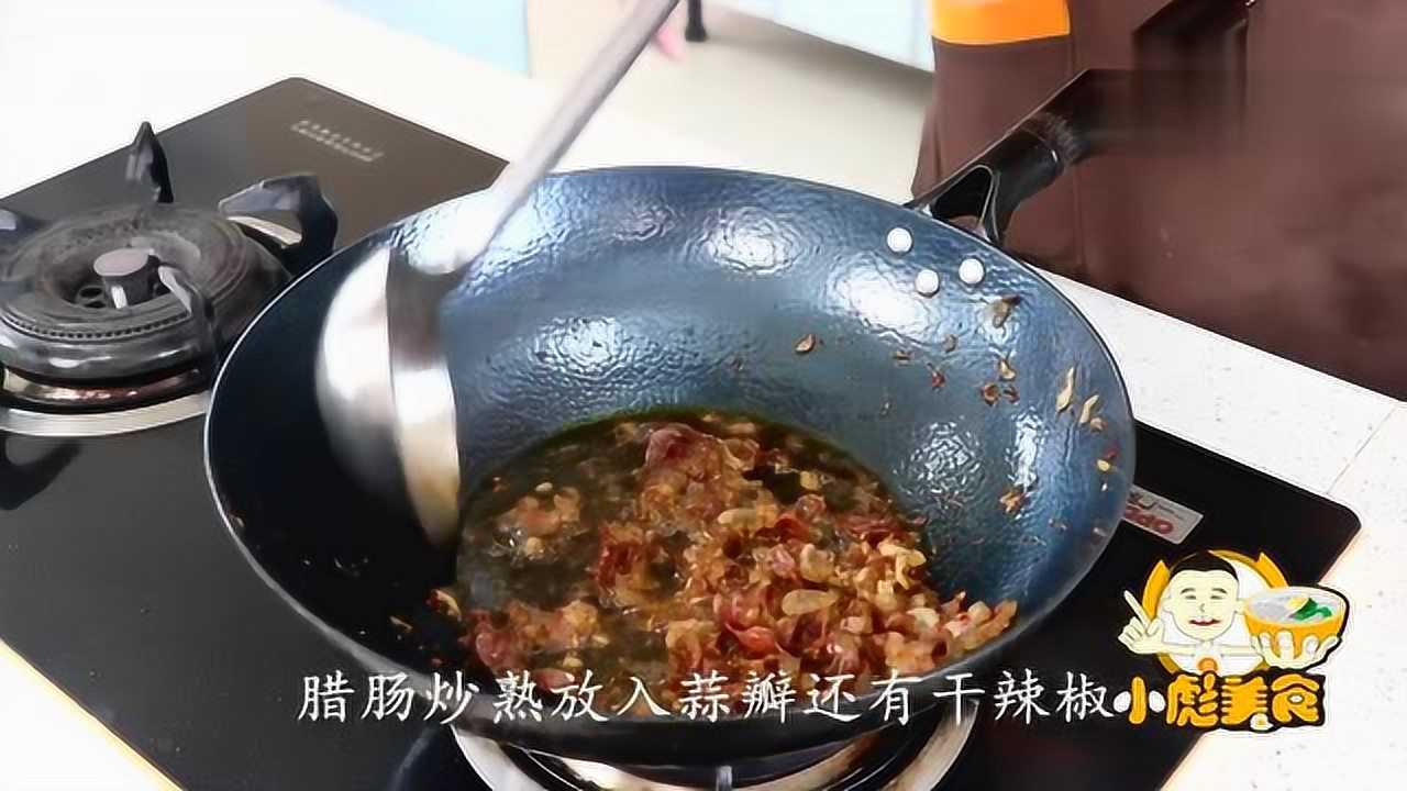 小伙教你一道腊肠炒包菜当下饭菜绝对的棒全家人都说好吃