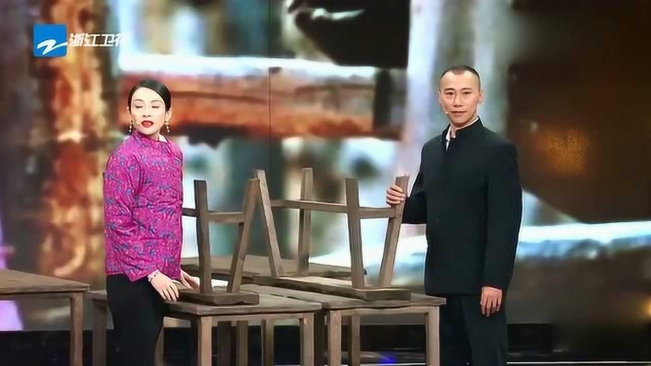 章子怡披上小棉袄和郑昊舞台重现18年前经典照片