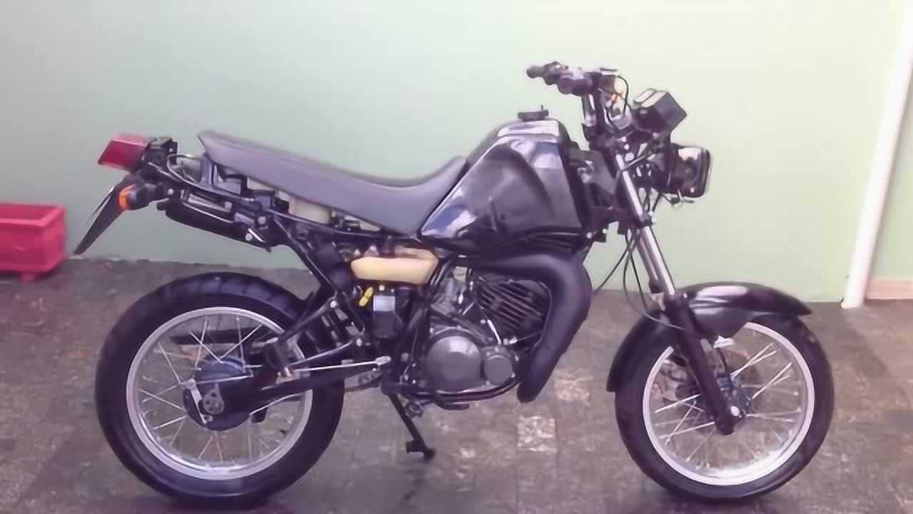 2冲程发动机的老越野摩托车雅马哈yamahatdr180