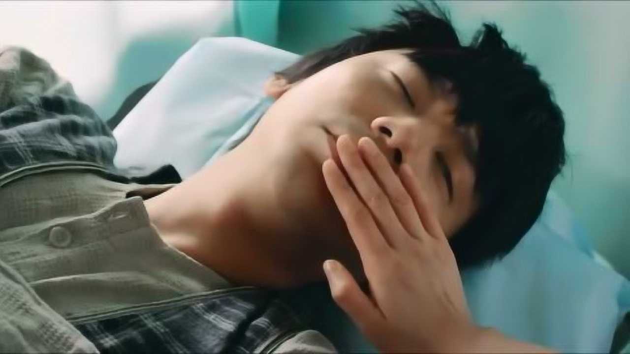 男友装死来换取女友的感情,不料女友看穿了,一场大整蛊开始了