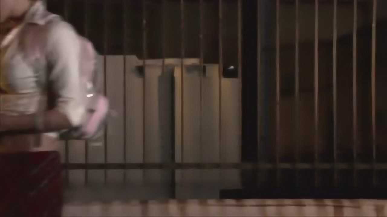 美女们，这就是穿的太暴露的下场，以后还敢露胸不了！_腾讯视频