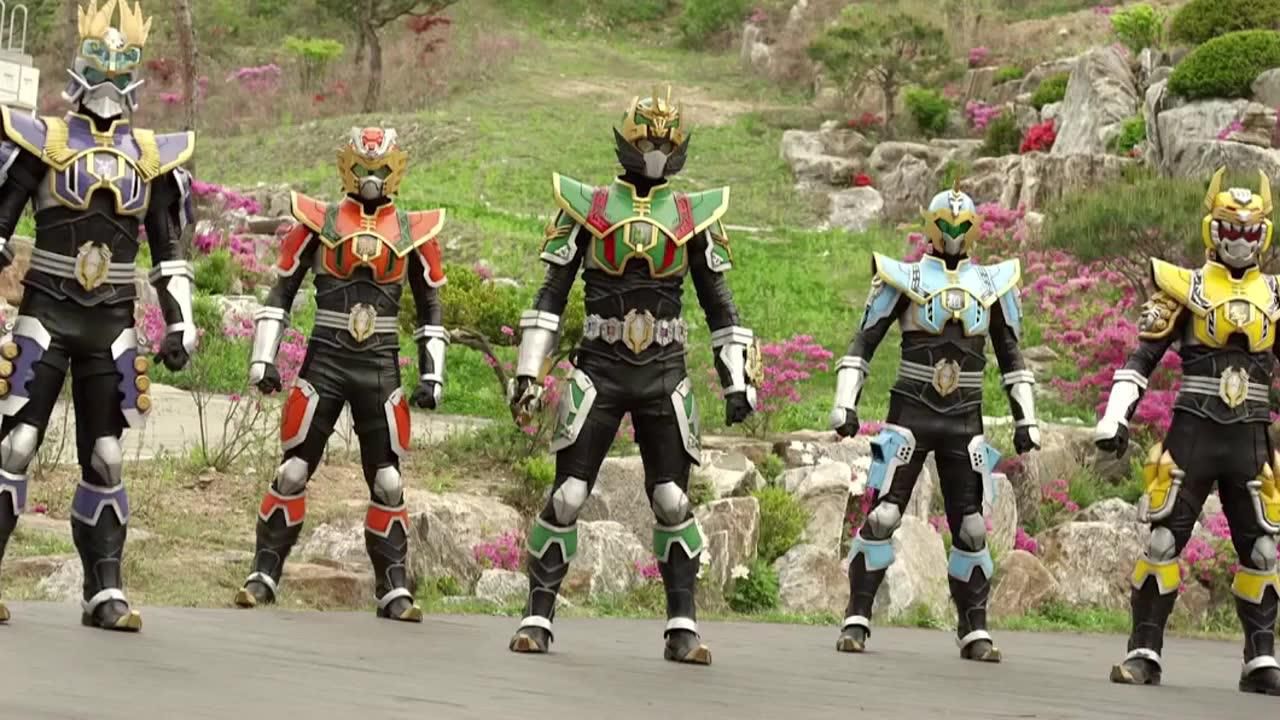 精诚的心群英传奇刘沛联合诸葛阳铠甲合体趁机吸收黑灵主能量