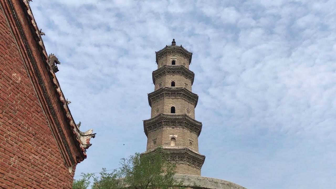 河南禹州柏山文峰塔,俗称"白沙塔"许昌文峰塔的兄弟,你看像吗?