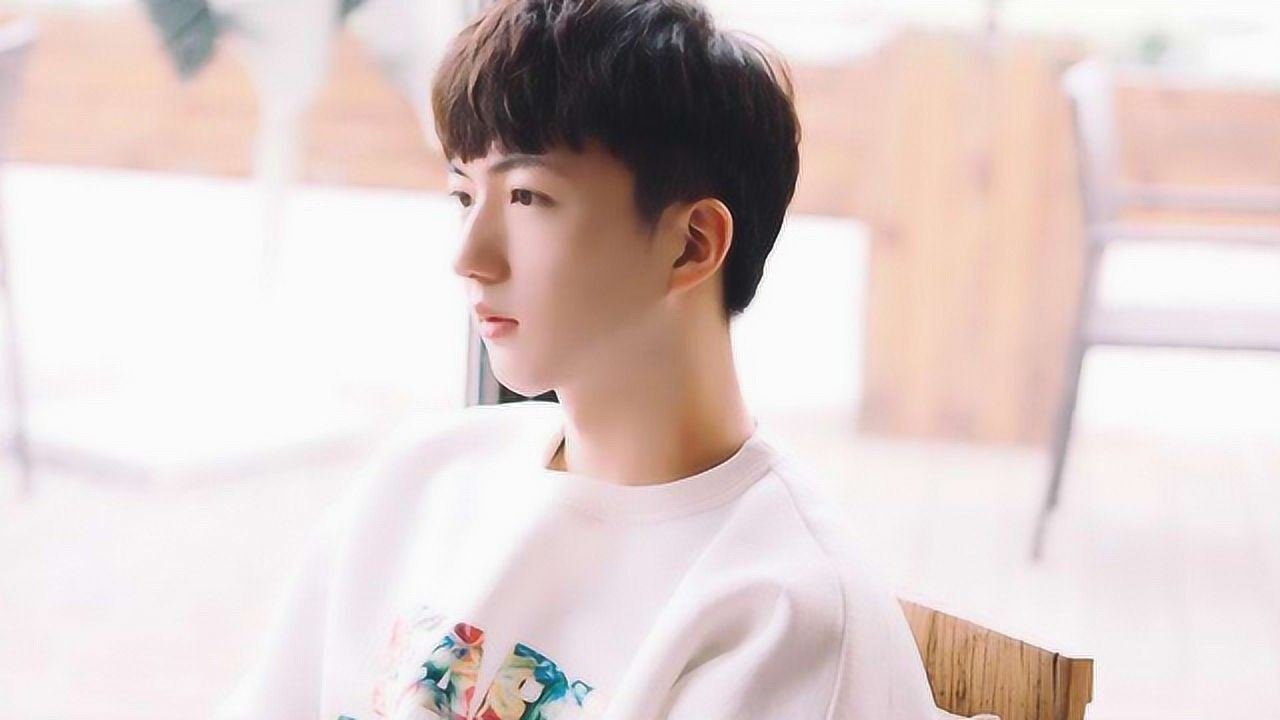 胡旭晨追光者唱出在爱情中卑微角色的心酸唱到心坎里了