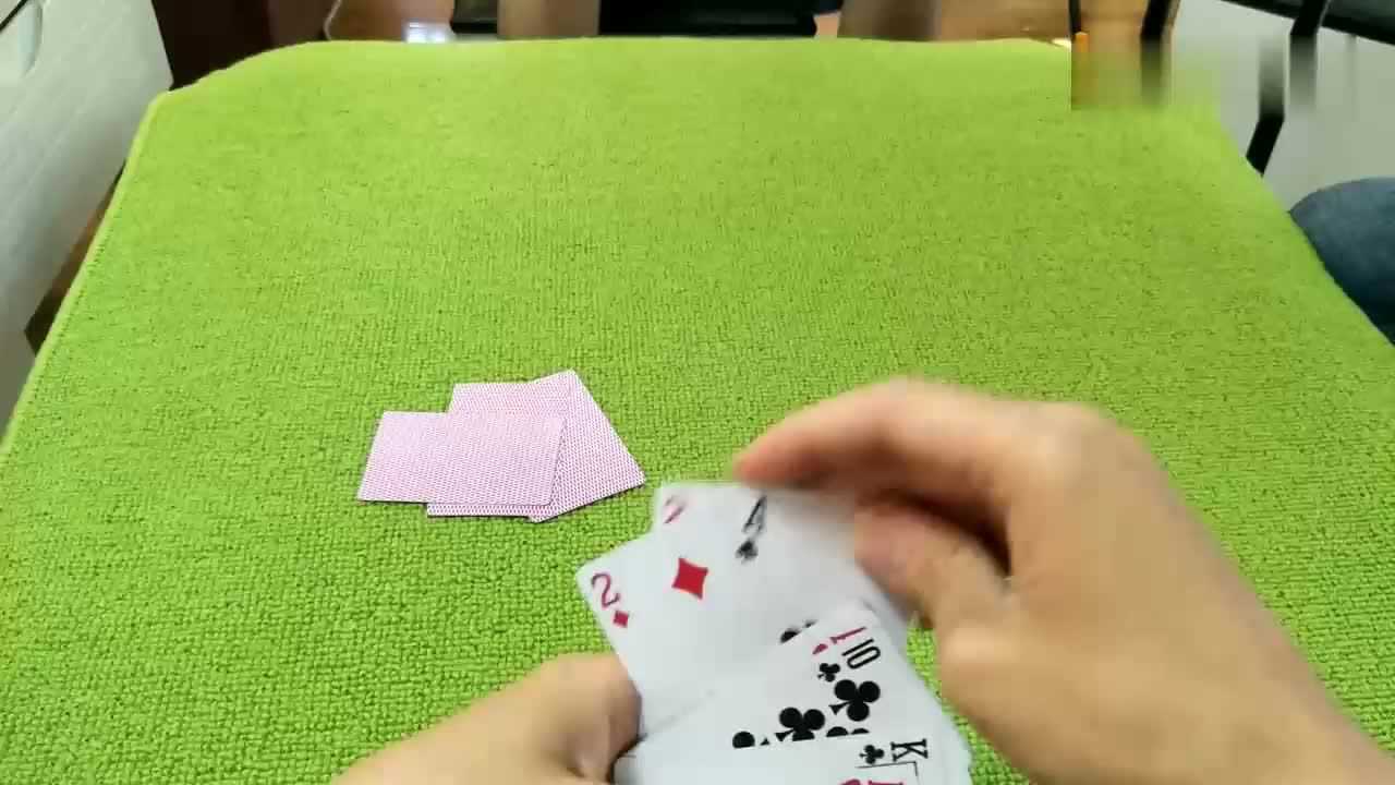 小伙当地主王炸四个二四个a一手旷世天牌,竟然输了