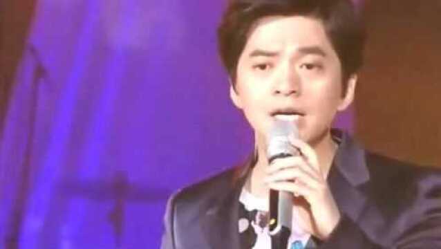 李健实力演唱《车站》,最后的眼神更是绝啦