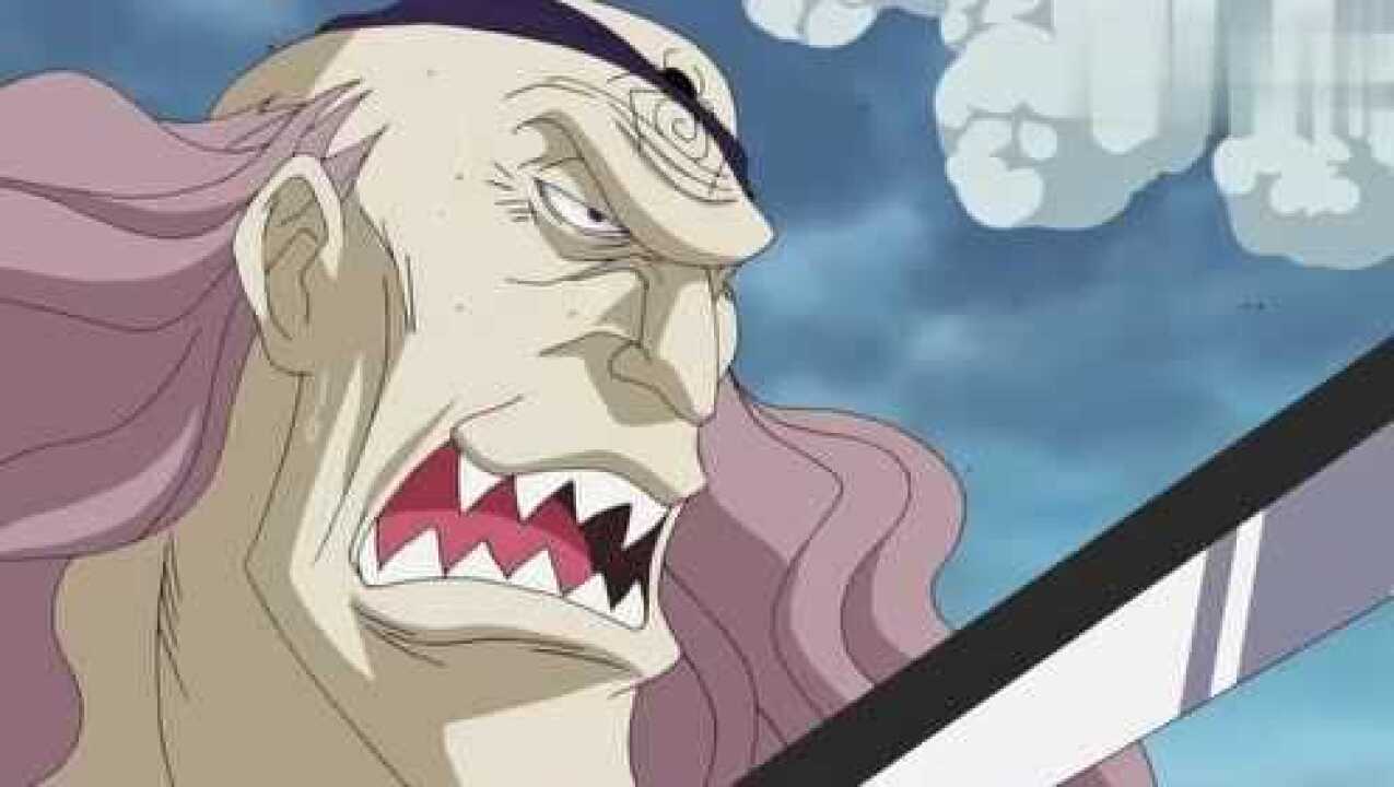 顶上战争,白胡子被斯库亚德捅一刀,依然像是没事人一样矗立不动