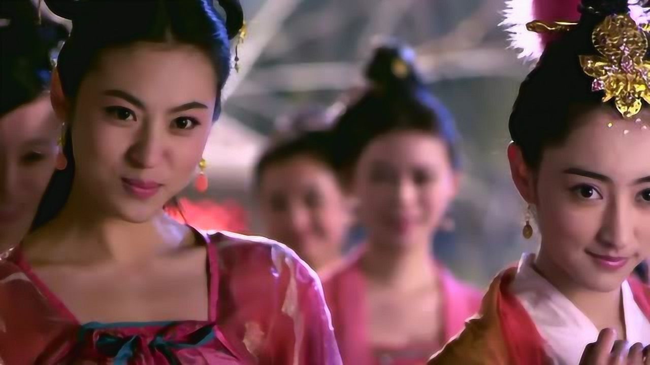 隋唐演义宣华夫人携贵儿并立杨广大喜脱掉龙袍同众美玩耍嬉戏