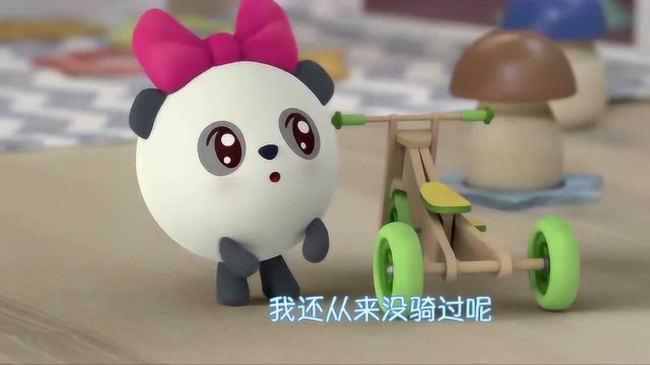 瑞奇宝宝:甜甜骑自行车首先要戴上护具哦