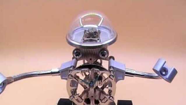 MB&F 机器人座钟 SherMan