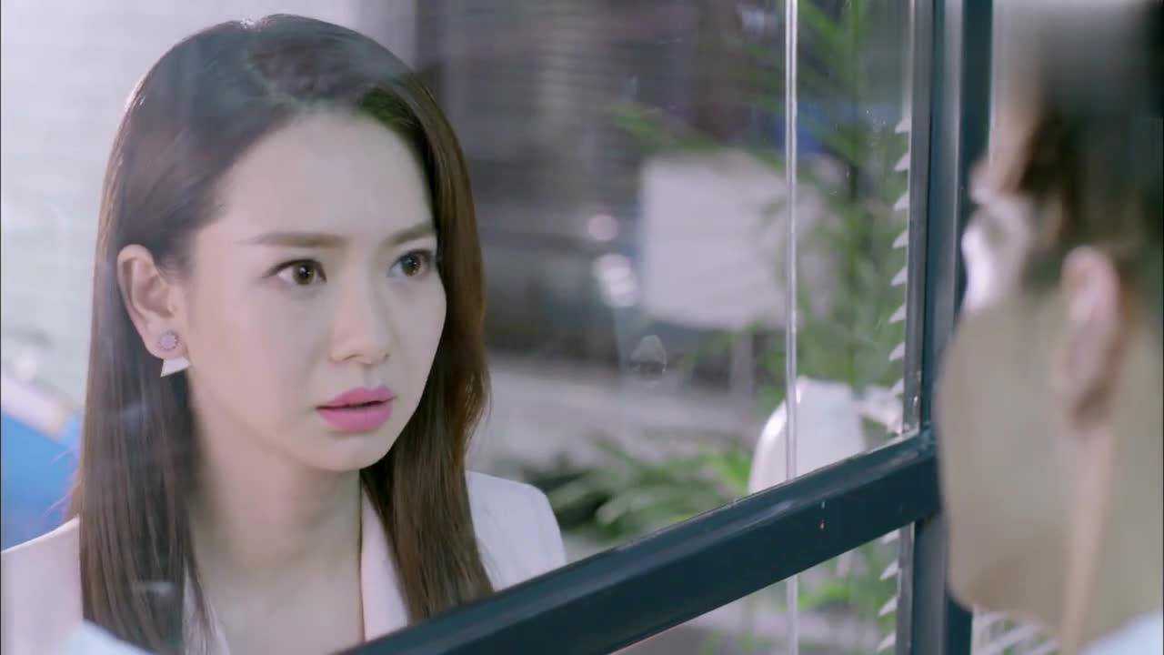 繁星四月:傅夏隔着玻璃偷亲繁星,繁星一脸懵,傅夏真会撒狗粮呀