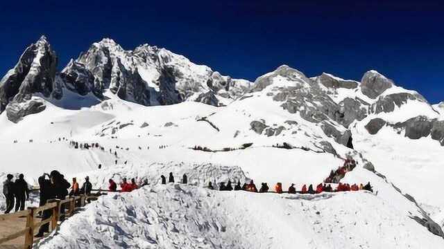 我国玉龙雪山绝美雪景,当地人将其奉为“神山”,风景美不胜收!