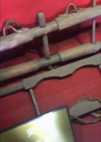 历史古代的刑具之一乳夹讲女性胸部夹入其中太残忍了