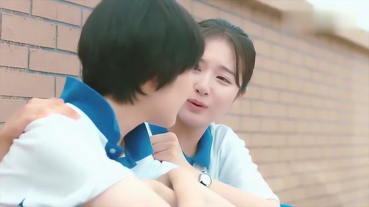 《你好,旧时光》余周周安慰米乔,却得知这件事,两个人抱起来哭