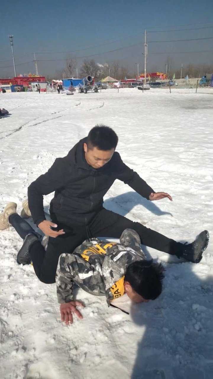 实用防身术 抱腿顶摔