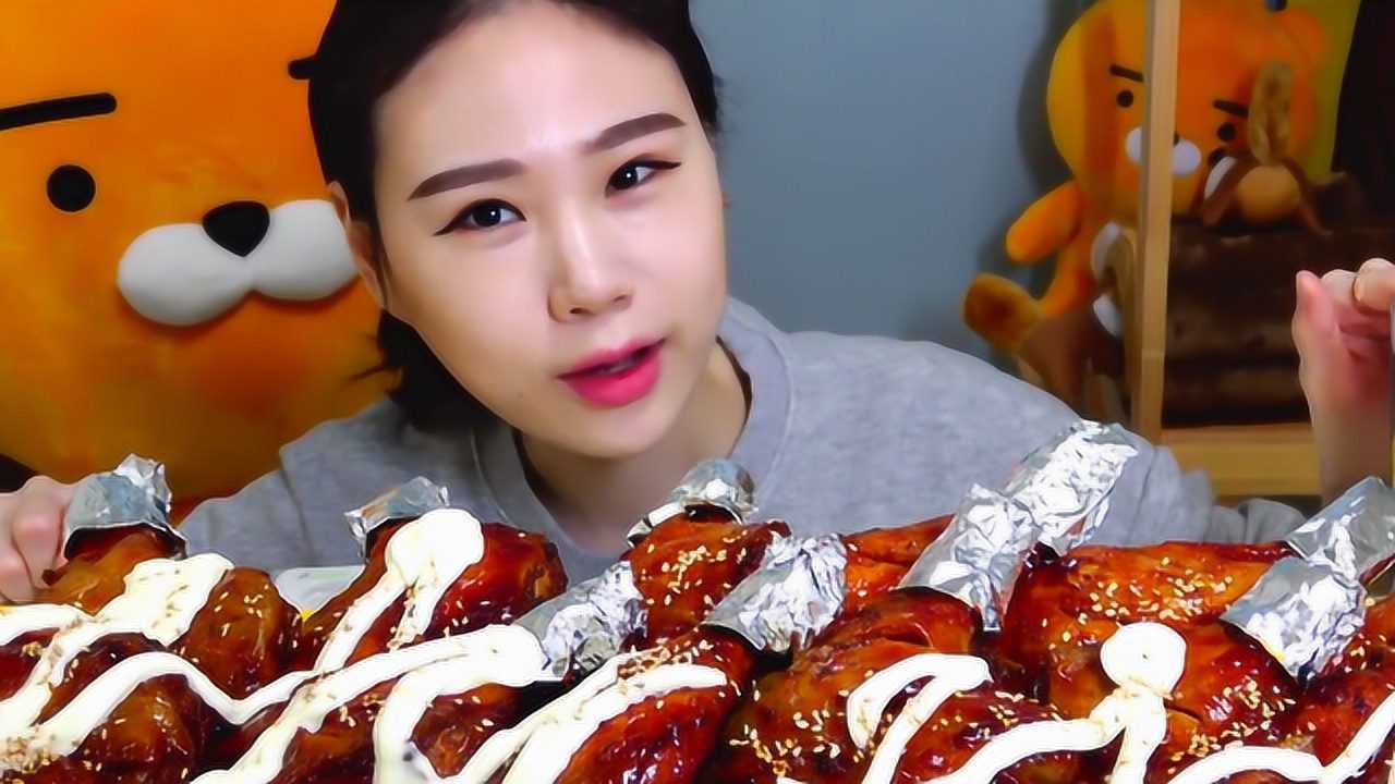 韩国女生大胃王，一口气吃掉十多个炸鸡腿，网友：肚子像是怀孕了！_高清