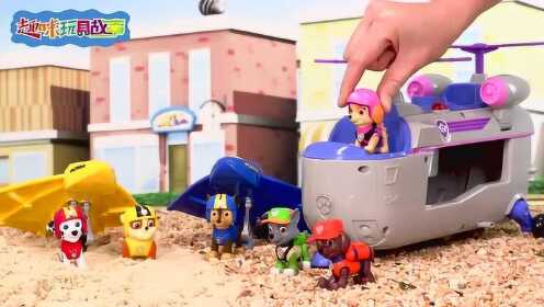 路马和灰灰在沙滩上玩沙子被困 莱德带领队员去营救他们 玩具故事