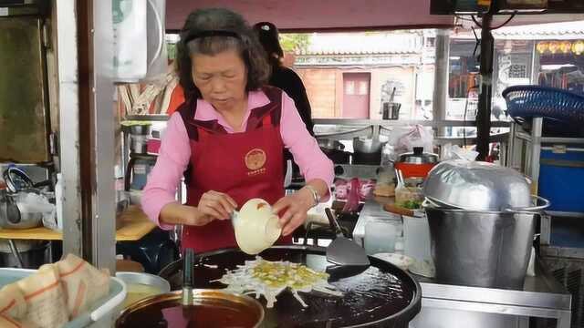 又是一家台北老店,大妈做的蛤蜊煎太好吃了,加上辣椒后口味超棒