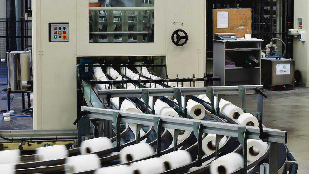 直击卫生纸生产流水线看完这个视频你还觉得卫生吗