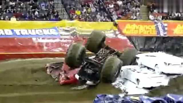 Best of Monster Truck Fails, Crash and Backflips t