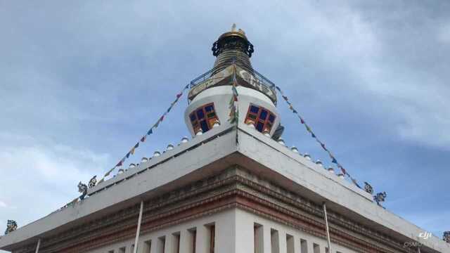 郎依寺是目前国内外最大的雍仲苯教寺院,建寺已经超过1000年