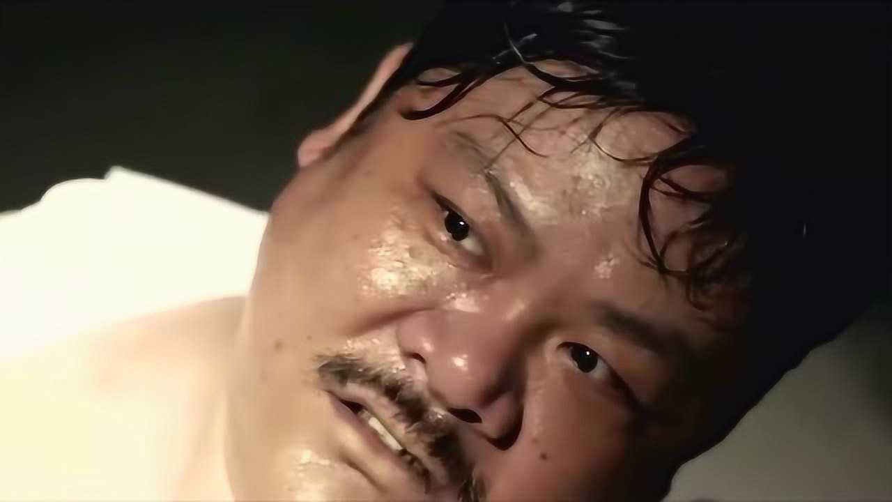 追凶林雪被绑在椅子上一位姑娘在旁边绘画王宝强要下狠手