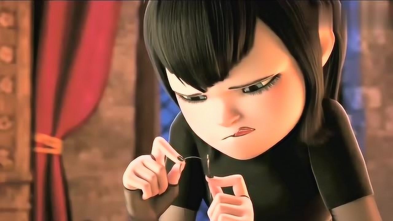 精灵旅社梅维斯变成蝙蝠为自己制作生日会礼服