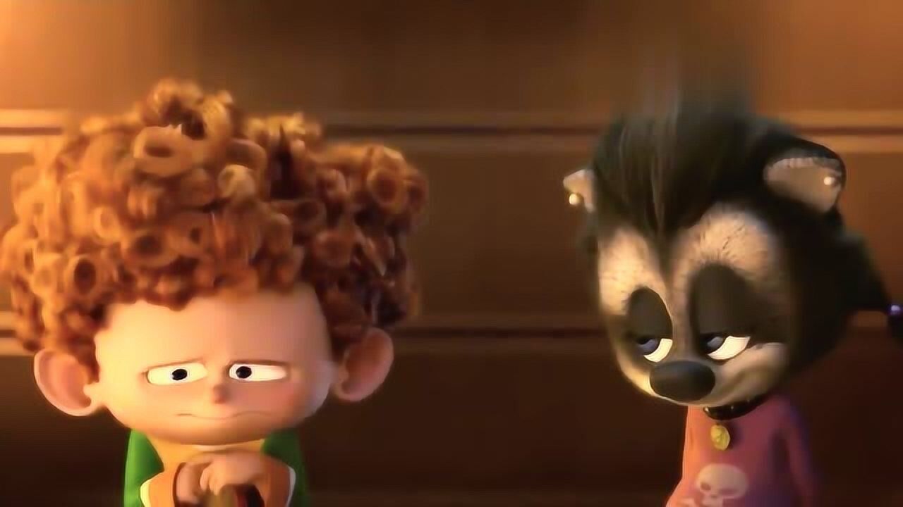 精灵旅社3丹尼斯被小狼女偷亲了反应有点懵