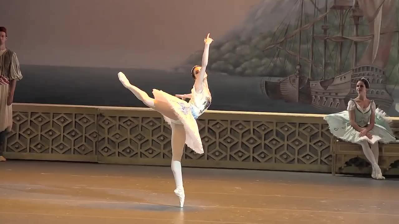 太美了！饕餮芭蕾盛宴！旧芭蕾的新面貌！莫斯科大剧院全球直播“放大招”！_搜狐网
