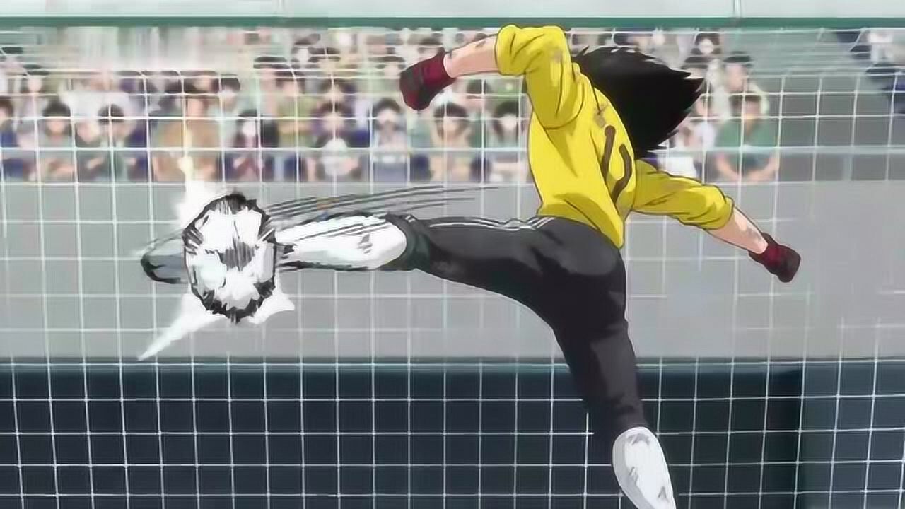 大空翼强行射门前来阻挡的泽田被一脚踢开太厉害