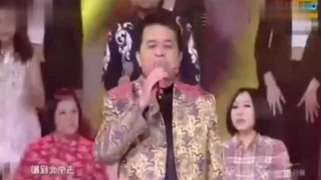 毕福剑现场演唱《唱到北京去》,气场强大,歌声让全场沸腾了!