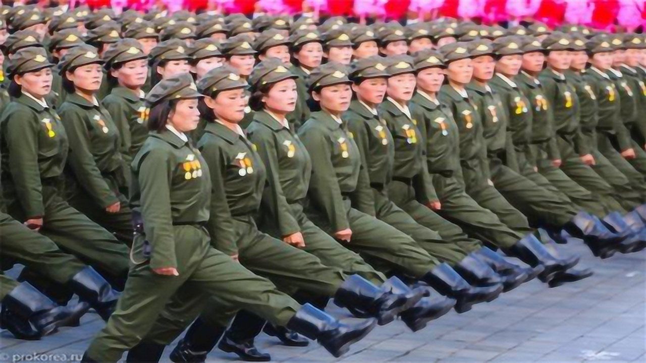 朝鲜阅兵女兵踢弹簧步太亮眼满屏都是大长腿