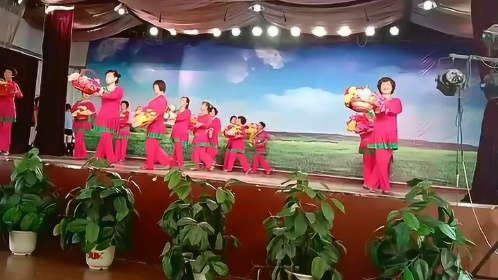 南泥湾花篮舞