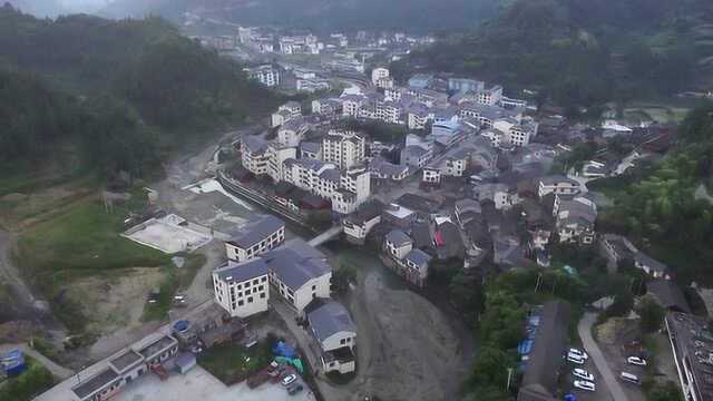 航拍贵州丹寨县南皋乡,在大山中建设的乡镇,山水相连,太美了