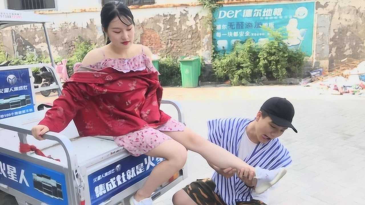 富豪破产秘书让他跪下舔鞋下一秒秘书后悔了