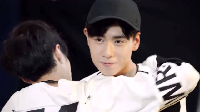 亲爱的热爱的kk赢得比赛韩商言一本正经加油的样子好萌