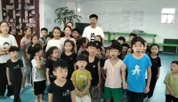 大咖驾到!青年团“孟大爷”来指导孩子们学戏