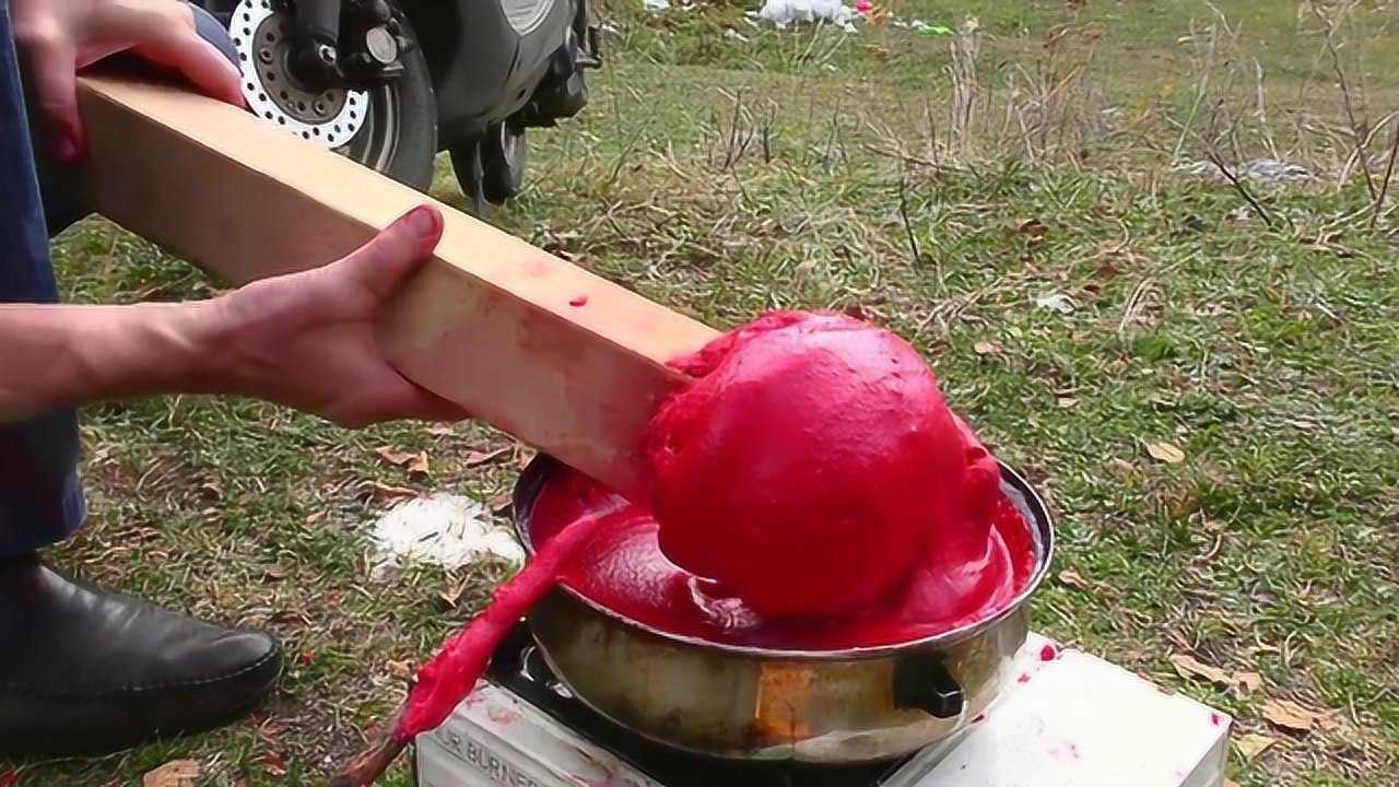 白砂糖混合硝酸钾做成了巨型火柴结果被点燃了