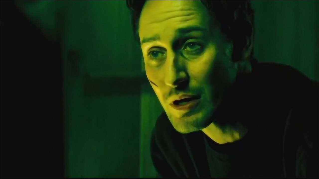 小伙只顾着逃命,谁知地上铺满了腐蚀强力胶,瞬间就被粘住了!_高清1080P在线观看平台_腾讯视频