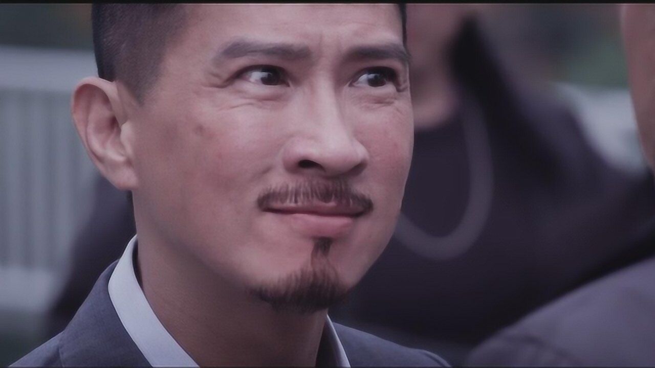 阿伟被美女救了,还和她结了婚