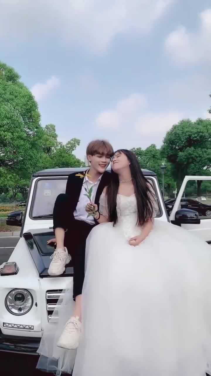 娜娜和可乐拍摄婚纱照看起来太般配了网友赶紧在一起吧